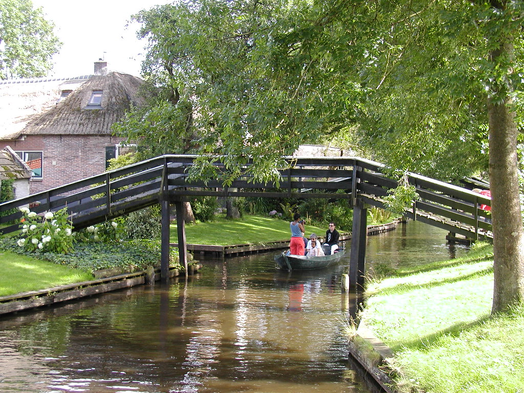 Giethoorn: openingstijden van musea en bootverhuur