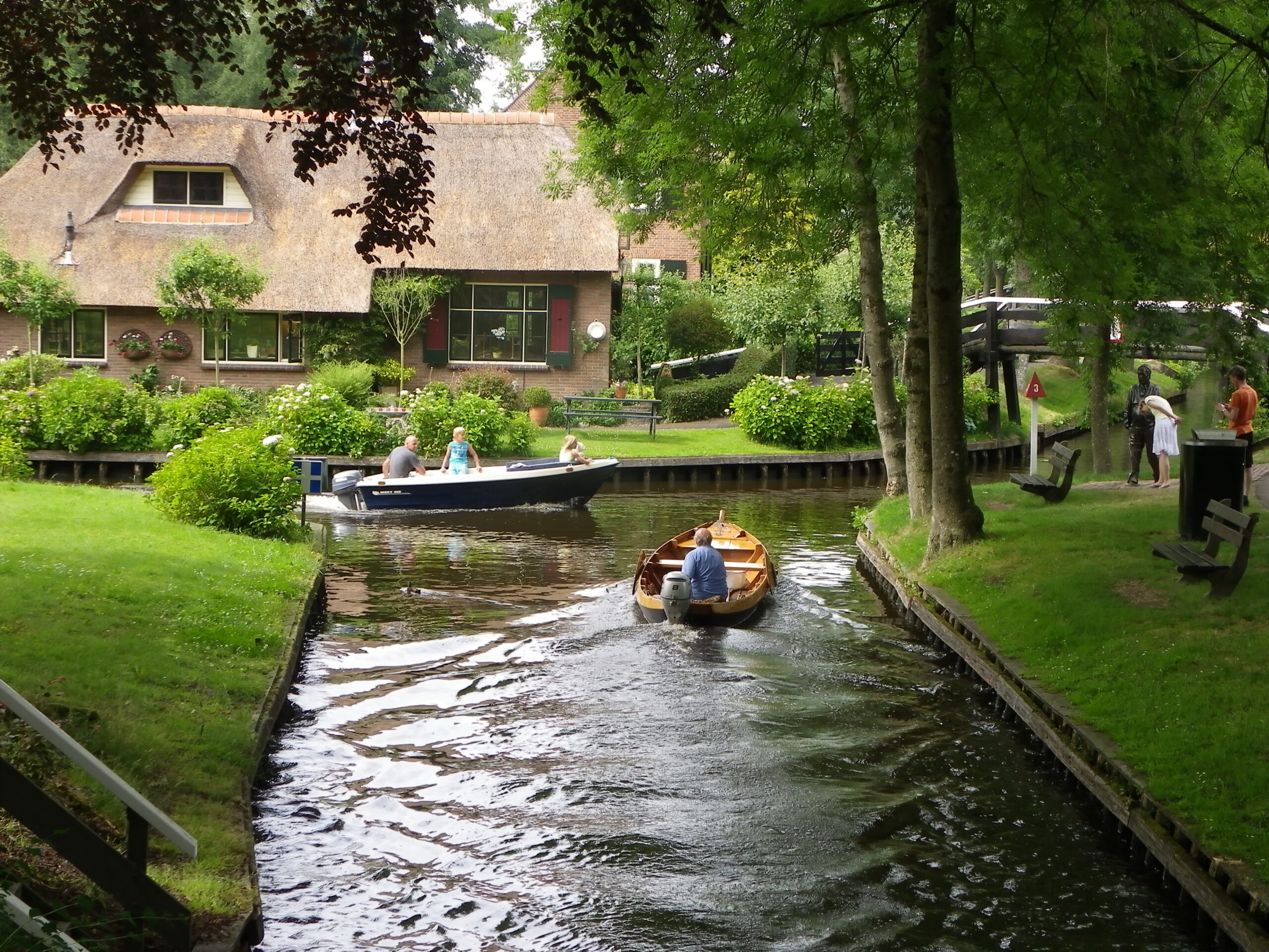 Giethoorn: kosten van boot huren en parkeren