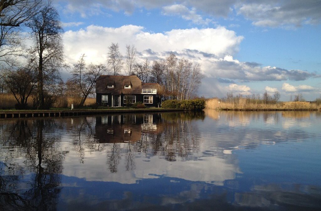 Giethoorn in de herfst: natuur in volle kleuren