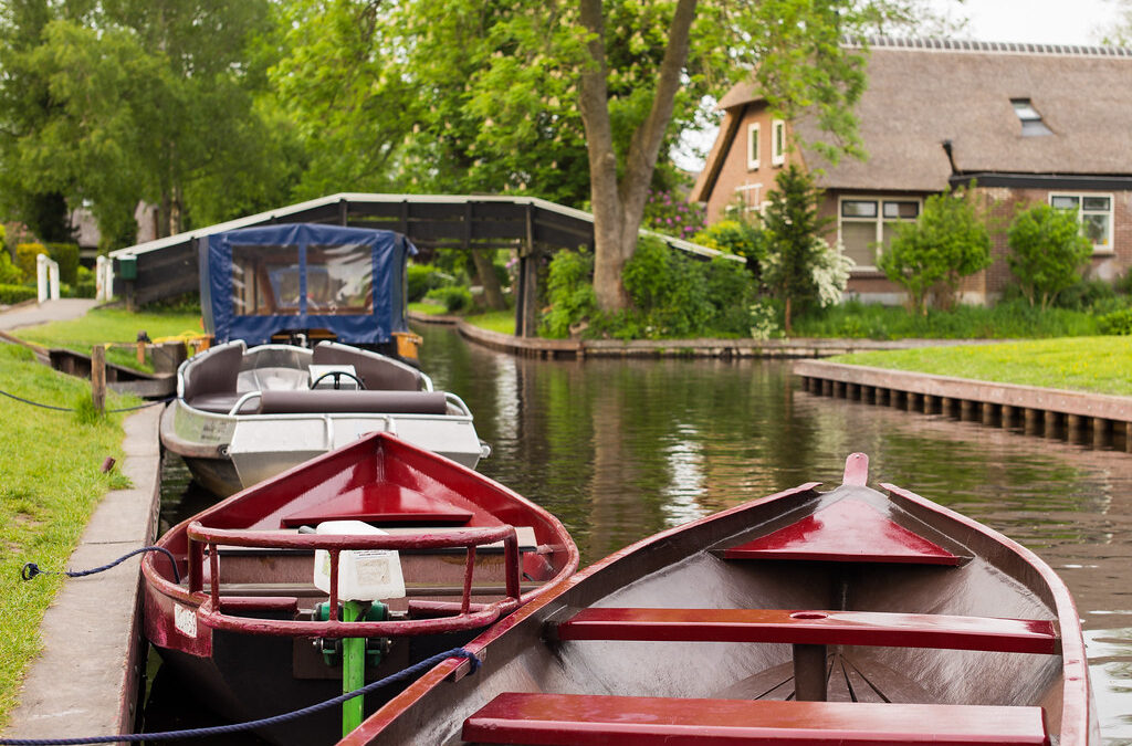 Giethoorn: regels voor varen en boot huren