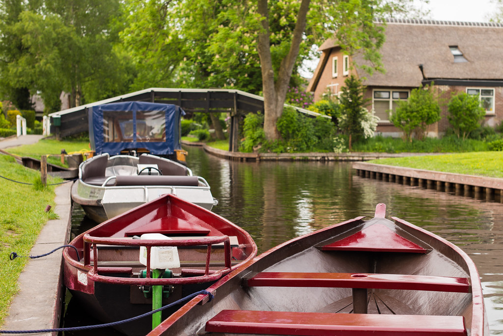 Giethoorn: regels voor varen en boot huren